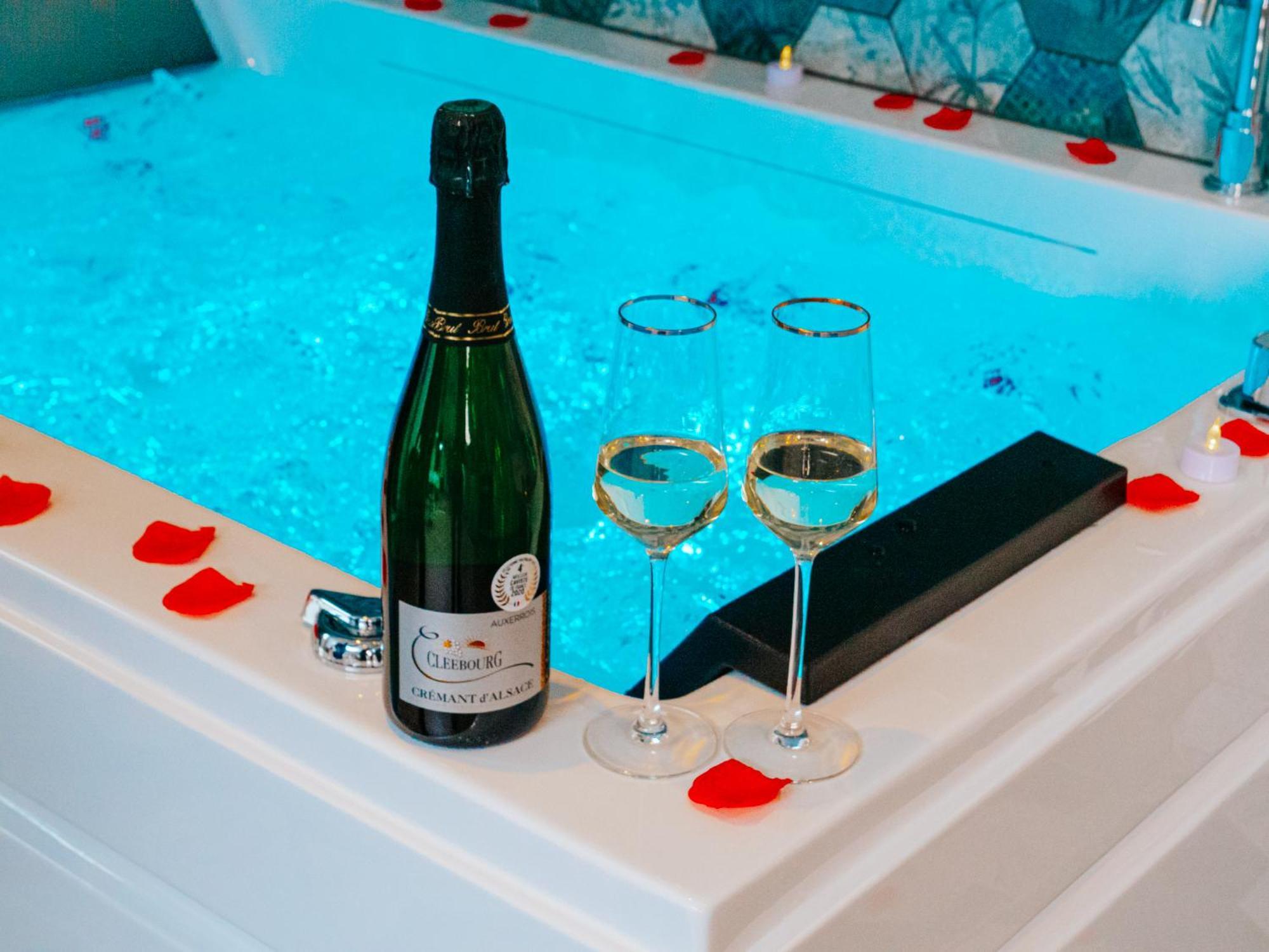 L'Oasis Tropicale, Jacuzzi, Love Room Roppenheim Buitenkant foto