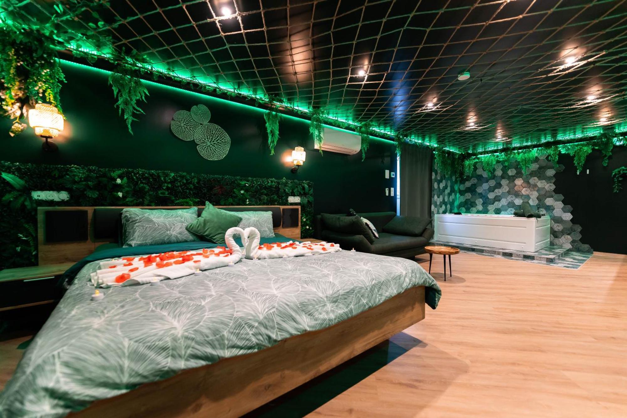 L'Oasis Tropicale, Jacuzzi, Love Room Roppenheim Buitenkant foto