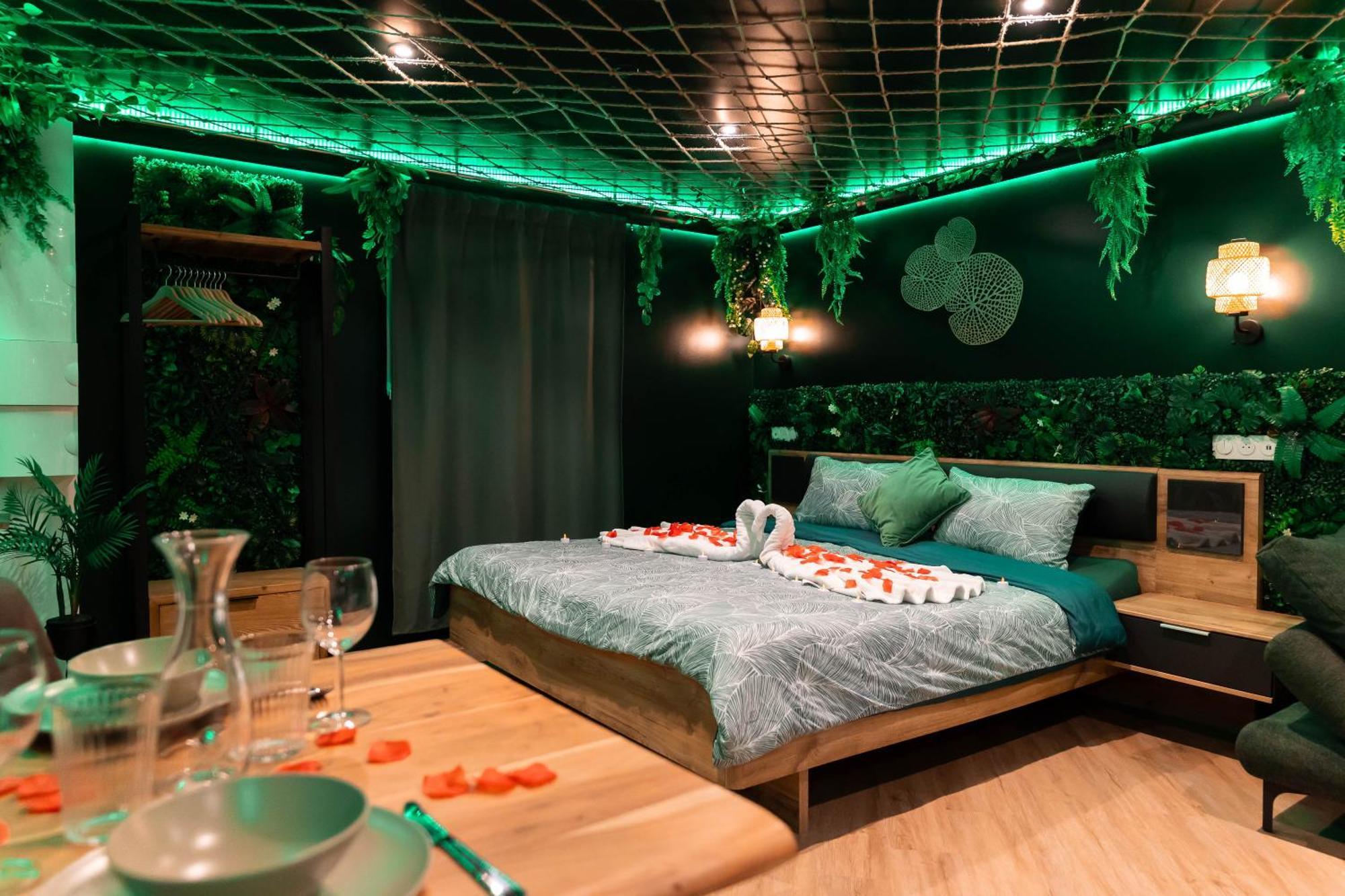 L'Oasis Tropicale, Jacuzzi, Love Room Roppenheim Buitenkant foto