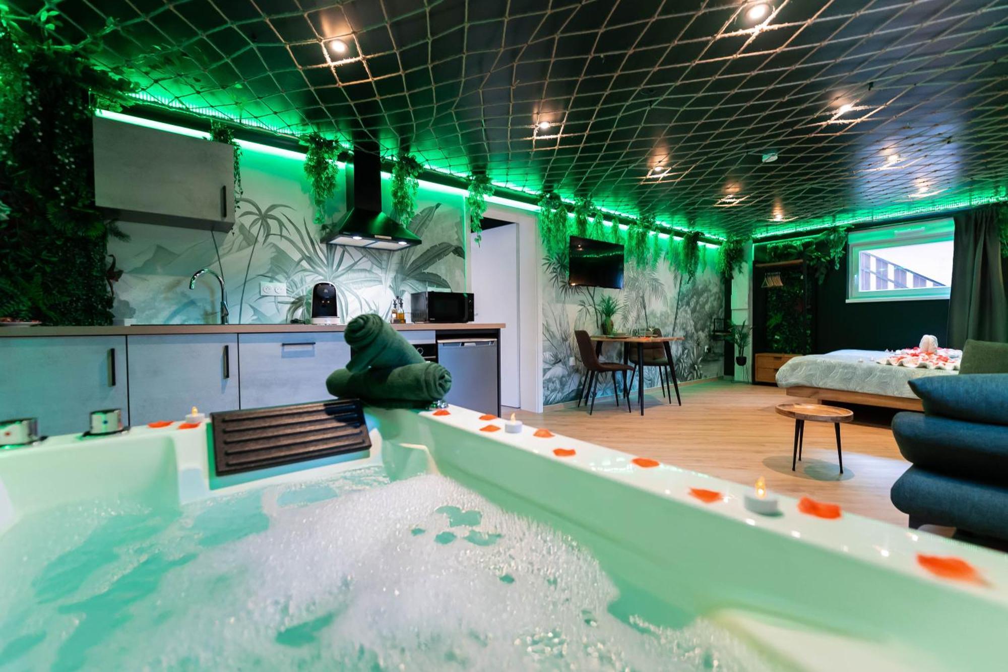 L'Oasis Tropicale, Jacuzzi, Love Room Roppenheim Buitenkant foto